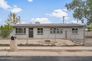 3704 E Ellington Pl, Tucson, AZ 85713 - Photo 1