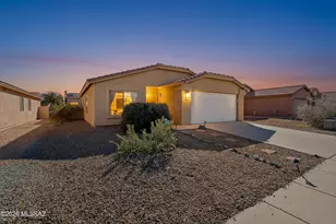 7998 N Siskiyou Dr, Tucson, AZ 85743 - Photo 1