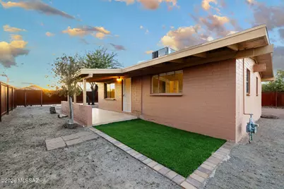 702 N Silverbell Road, Tucson, AZ 85745 - Photo 1