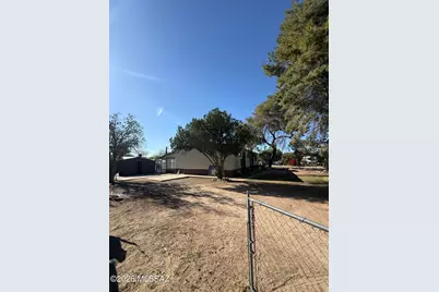 1501 W Gretchen Drive, Tucson, AZ 85705 - Photo 1