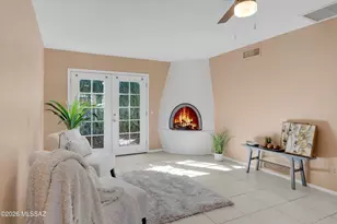 9111 N Oracle Rd, Oro Valley, AZ 85704 - Photo 1