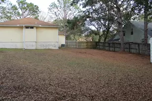 305 Ashley Dr, Crestview, FL 32536 - Photo 18