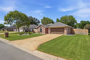 7983 Lola Cir, Navarre, FL 32566 - Photo 2