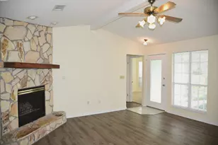 155 Meadowbrook Ct, Niceville, FL 32578 - Photo 2