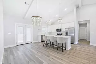 565 W Pine St, Mary Esther, FL 32569 - Photo 4