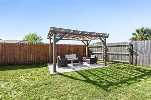 2423 Spur Ln, Gulf Breeze, FL 32563 - Photo 20
