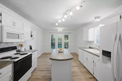 4577 Castlewood Lane, Niceville, FL 32578 - Photo 14