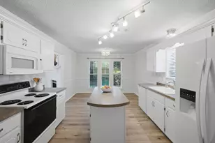 4577 Castlewood Ln, Niceville, FL 32578 - Photo 14