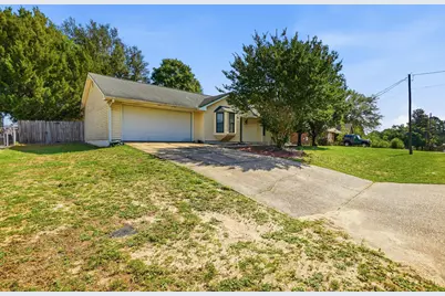 103 Grand Prix, Crestview, FL 32536 - Photo 4