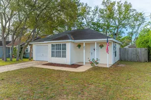 402 Apple Dr, Crestview, FL 32536 - Photo 2