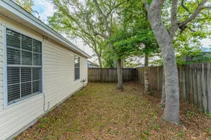 402 Apple Dr, Crestview, FL 32536 - Photo 26