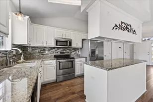 1945 Shadow Lake Dr, Gulf Breeze, FL 32563 - Photo 12