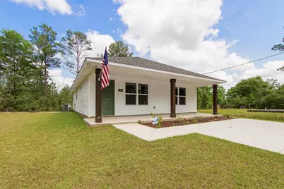 158 W Honeysuckle Street, Defuniak Springs, FL 32433 - Photo 1