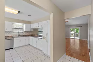 519 Matthew St, Niceville, FL 32578 - Photo 4