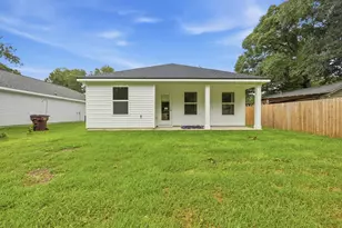 740 E Chestnut Ave, Crestview, FL 32539 - Photo 8