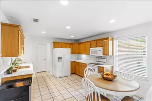 2232 Lemure Dr, Navarre, FL 32566 - Photo 10
