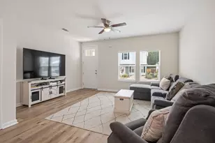 105 Penny Ln, Valparaiso, FL 32580 - Photo 4