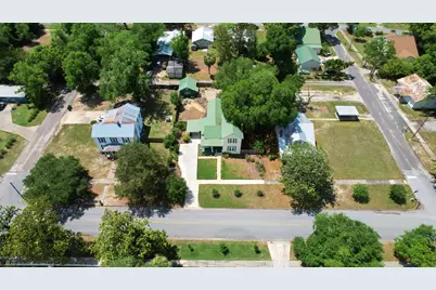 98 E Live Oak Avenue, Defuniak Springs, FL 32435 - Photo 2