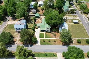 98 E Live Oak Ave, Defuniak Springs, FL 32435 - Photo 2