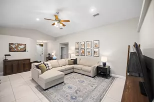 202 Limestone Cir, Crestview, FL 32539 - Photo 10