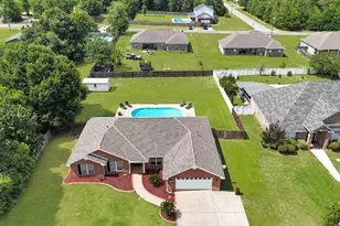 3003 Colonial Cir, Crestview, FL 32536 - Photo 2