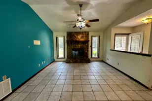 310 Springwood Cir, Crestview, FL 32536 - Photo 2