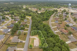 1327 Jeffrine Dr, Crestview, FL 32536 - Photo 2