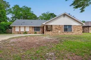 2205 Calle De Marbella, Navarre, FL 32566 - Photo 2