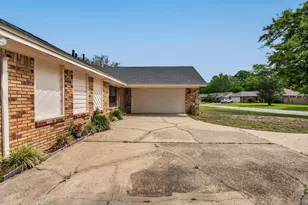 2205 Calle De Marbella, Navarre, FL 32566 - Photo 2