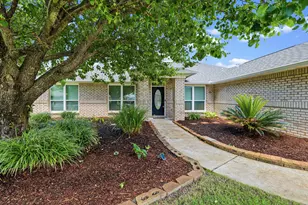 1682 Beachside Dr, Pensacola, FL 32506 - Photo 2