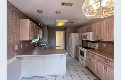 395 Lake Holley Circle, Defuniak Springs, FL 32433 - Photo 2