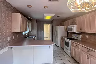 395 Lake Holley Cir, Defuniak Springs, FL 32433 - Photo 2