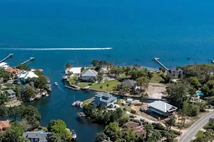 4525 Soundside Dr, Gulf Breeze, FL 32563 - Photo 2