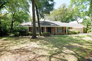 18 NW Sherwood Rd, Fort Walton Beach, FL 32547 - Photo 1
