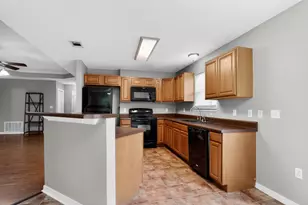 203 8th Ave, Crestview, FL 32536 - Photo 6