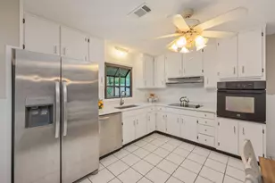 1005 Julia Ave, Niceville, FL 32578 - Photo 6