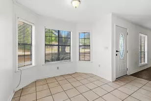 207 W Pinoak Ct, Crestview, FL 32539 - Photo 6