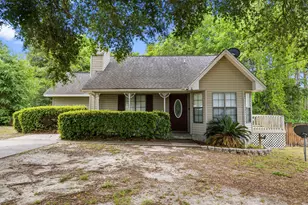 207 W Pinoak Ct, Crestview, FL 32539 - Photo 1