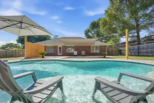 2672 Paddock Cir, Crestview, FL 32536 - Photo 2