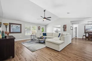 2672 Paddock Cir, Crestview, FL 32536 - Photo 12