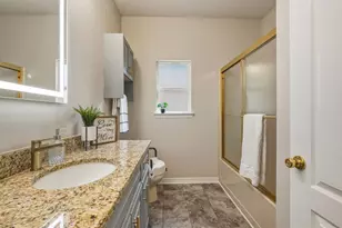 819 Coldwater Creek Cir, Niceville, FL 32578 - Photo 32