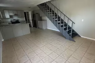 124 Hampton Dr, Crestview, FL 32539 - Photo 2