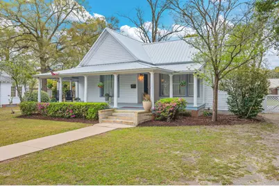 28 E Live Oak Avenue, Defuniak Springs, FL 32435 - Photo 2