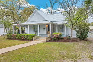 28 E Live Oak Ave, Defuniak Springs, FL 32435 - Photo 2