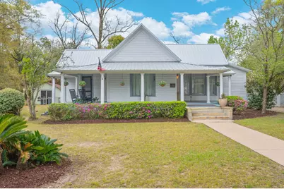 28 E Live Oak Avenue, Defuniak Springs, FL 32435 - Photo 1