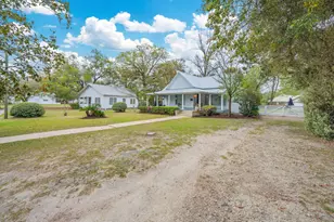 28 E Live Oak Ave, Defuniak Springs, FL 32435 - Photo 4