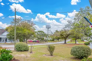 28 E Live Oak Ave, Defuniak Springs, FL 32435 - Photo 12