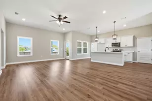 2809 Blackbird Ct, Crestview, FL 32539 - Photo 2