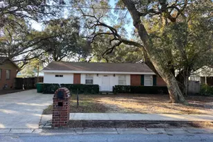 208 20th St, Niceville, FL 32578 - Photo 1