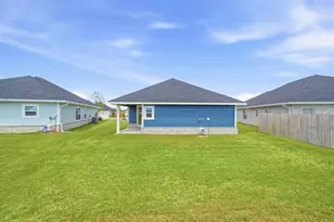 692 Alleyoak Ln, Freeport, FL 32439 - Photo 2